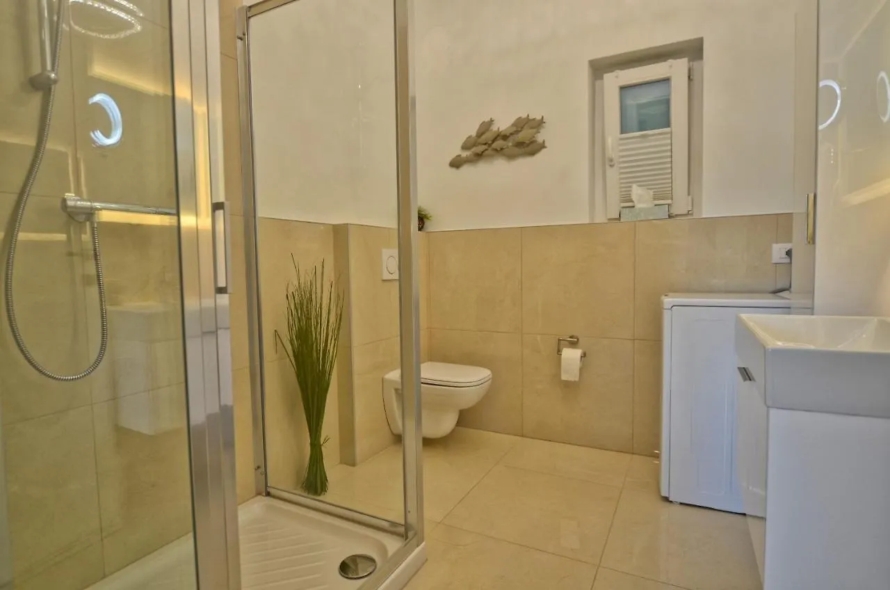 Felice Sul Lago 2-Bedroom Lakeview Apartment Menaggio