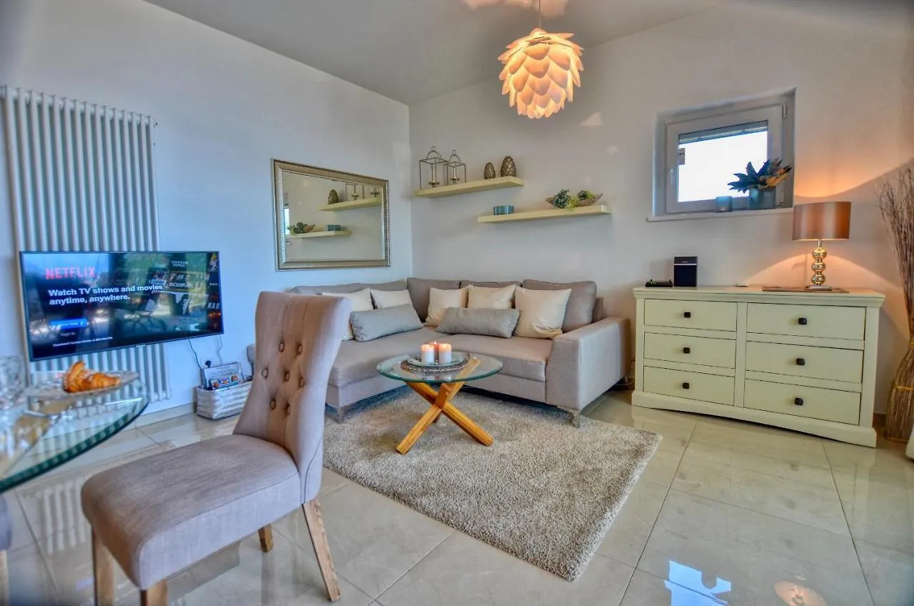 Felice Sul Lago 2-Bedroom Lakeview Apartment Menaggio
