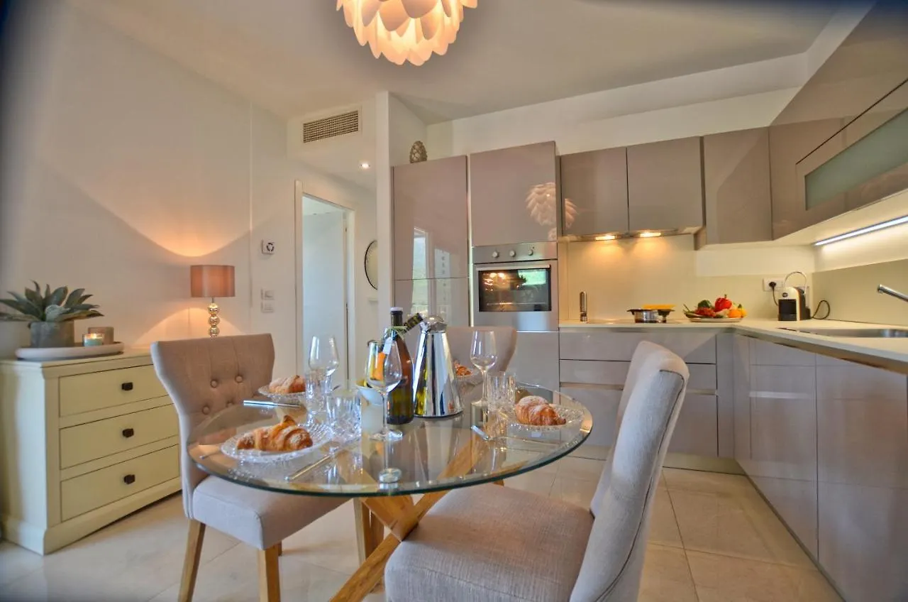 Felice Sul Lago 2-Bedroom Lakeview Apartment Menaggio Italy