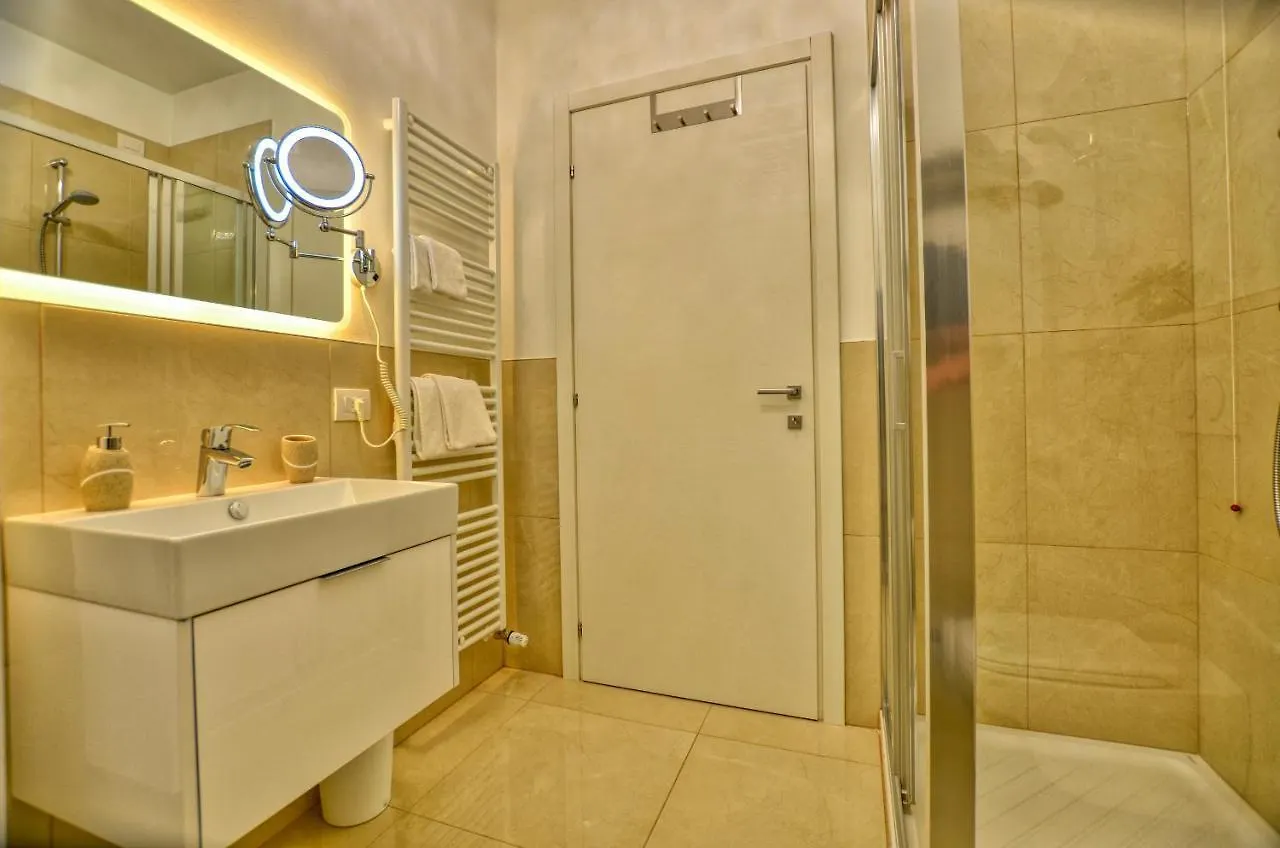 Felice Sul Lago 2-Bedroom Lakeview Apartment Menaggio 0*,  Italy