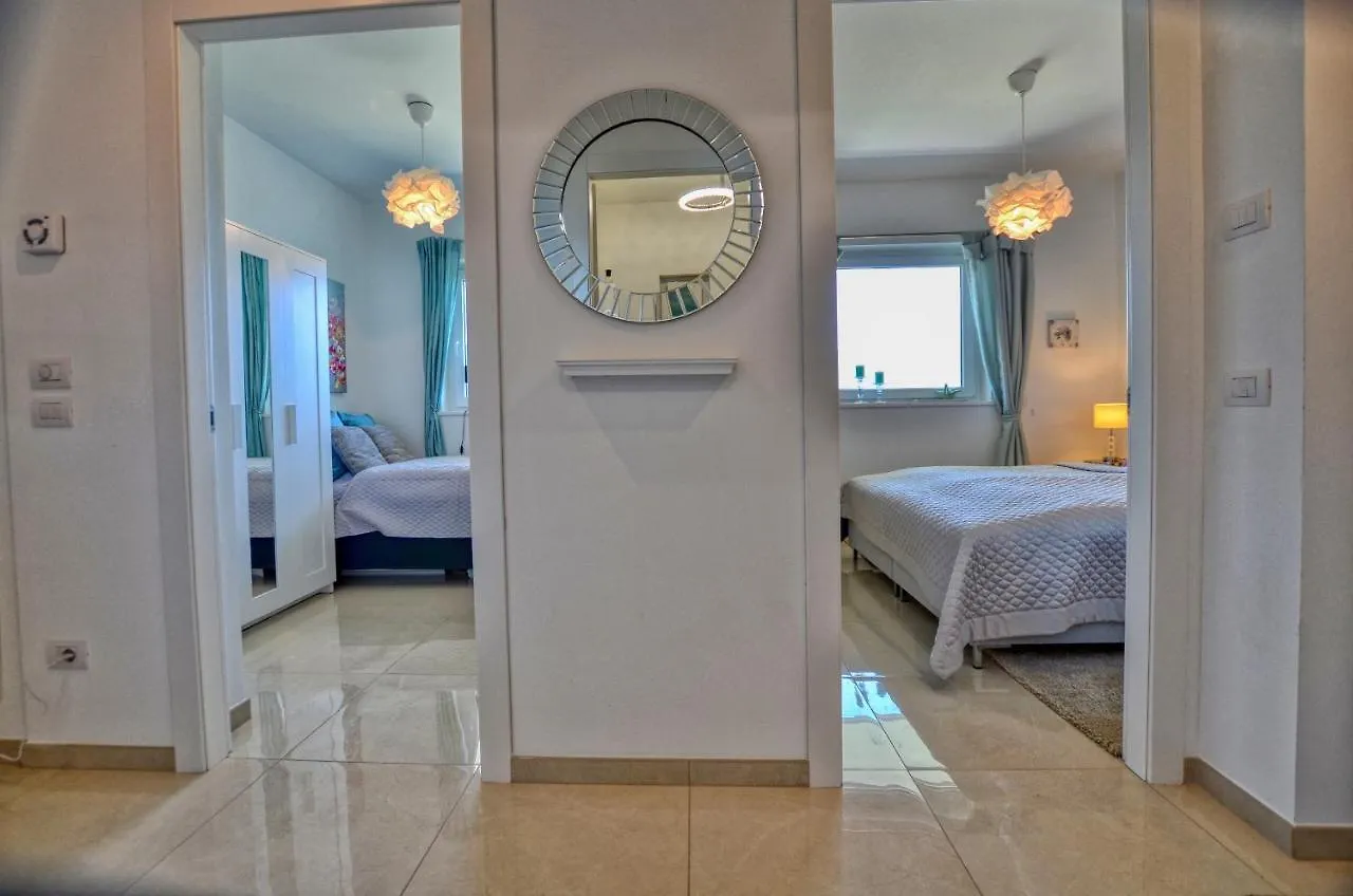 Felice Sul Lago 2-Bedroom Lakeview Apartment Menaggio Italy