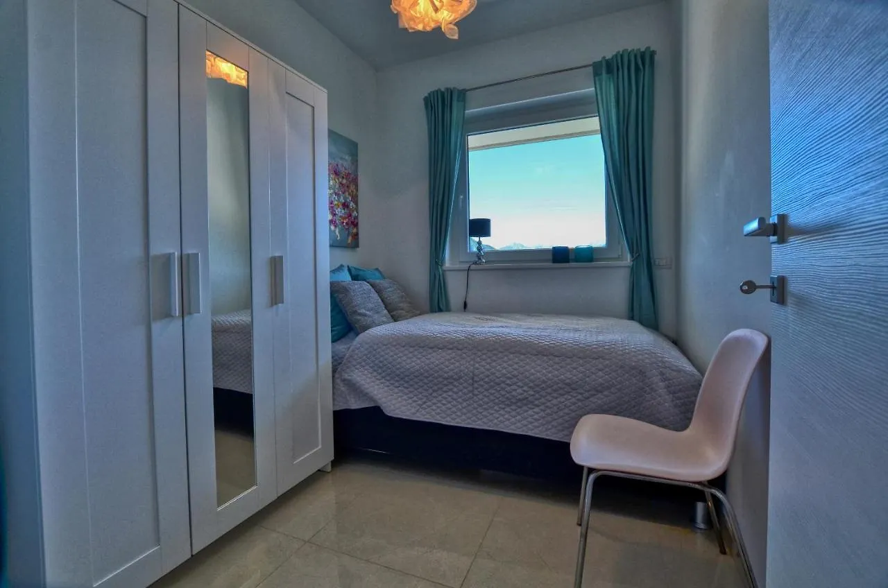 Felice Sul Lago 2-Bedroom Lakeview Apartment Menaggio 0*,  Italy